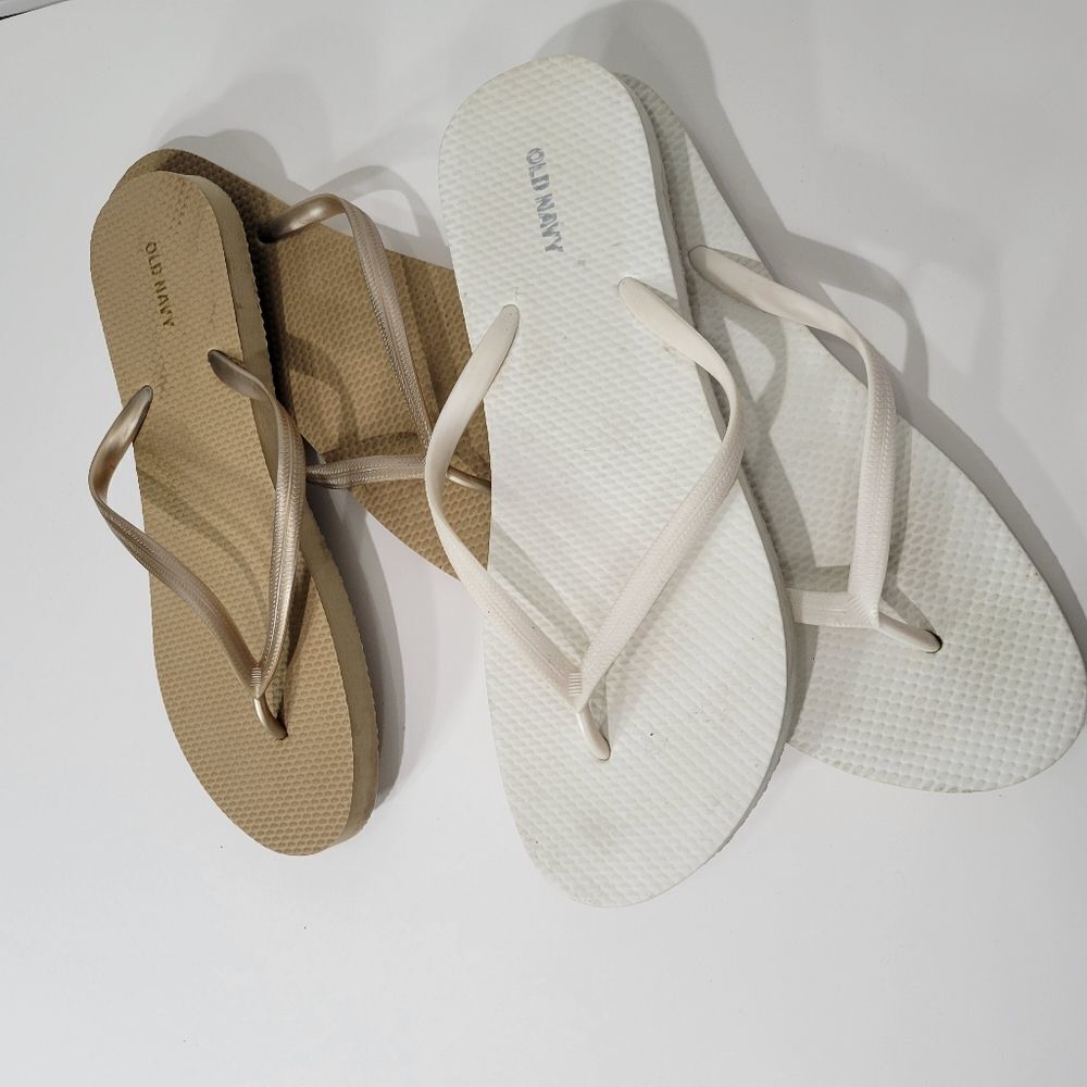 Old Navy flip flops‎